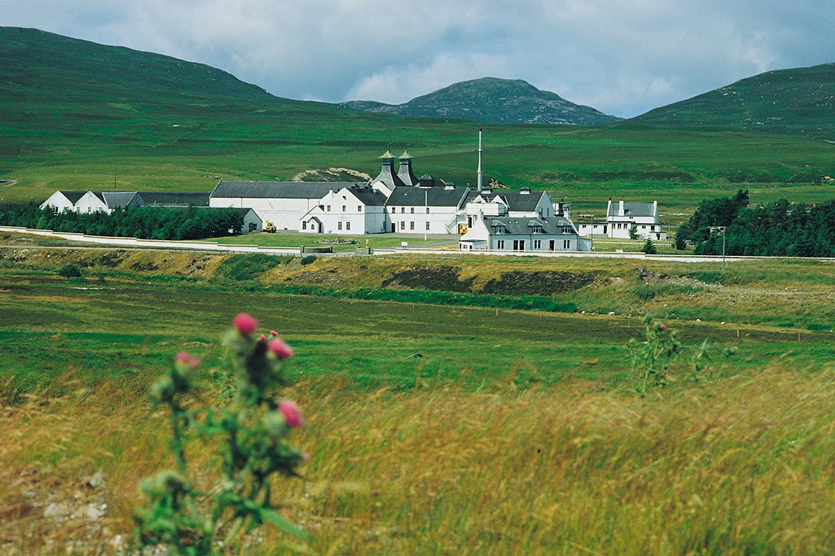 Dalwhinnie village and distillery
