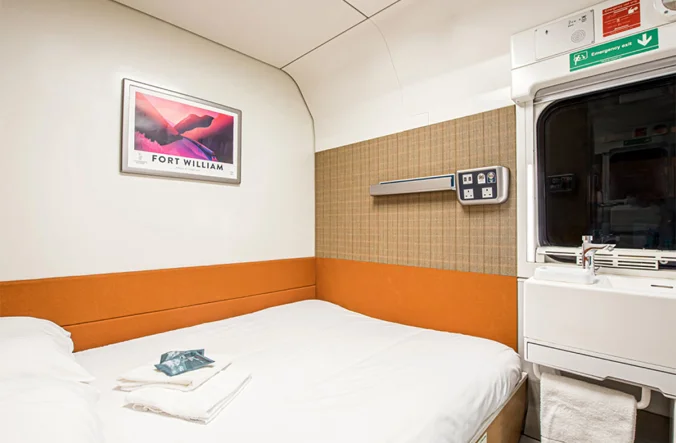 Towels on bed in Caledonian Double En-suite